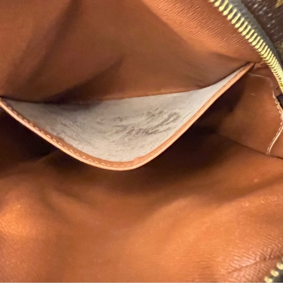 Gorgeous Auth Louis Vuitton Danube MM Crossbody Unisex EUC!!! - Picture 11 of 14
